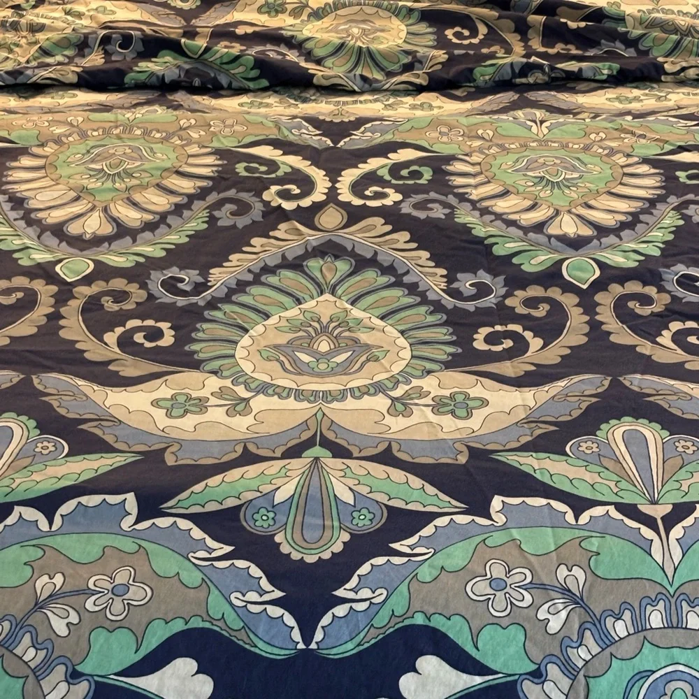 Pottery Barn Teen Navy, Green and Cream Floral Paisley Duvet Cover with sham.